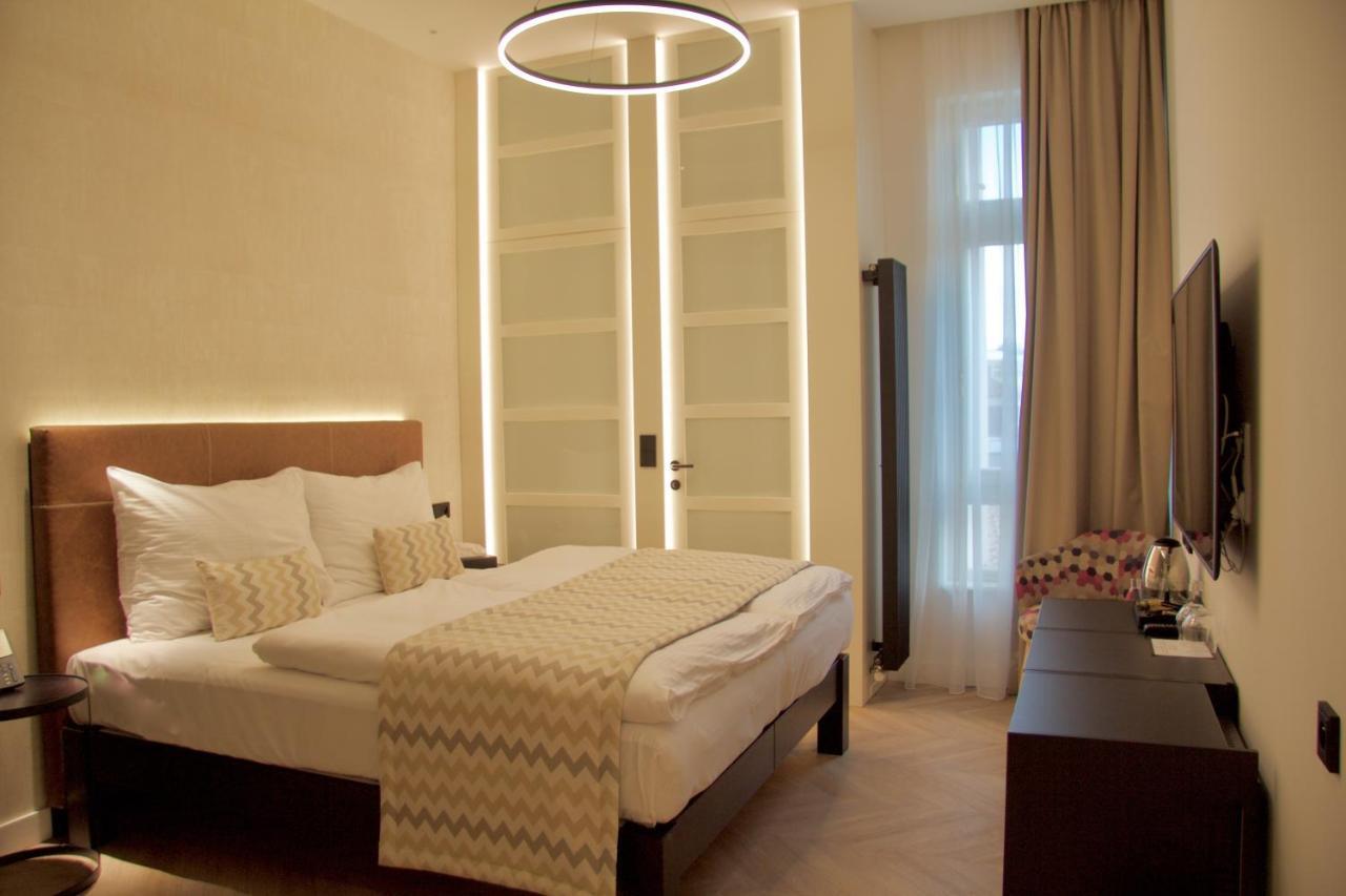Chevron Otel